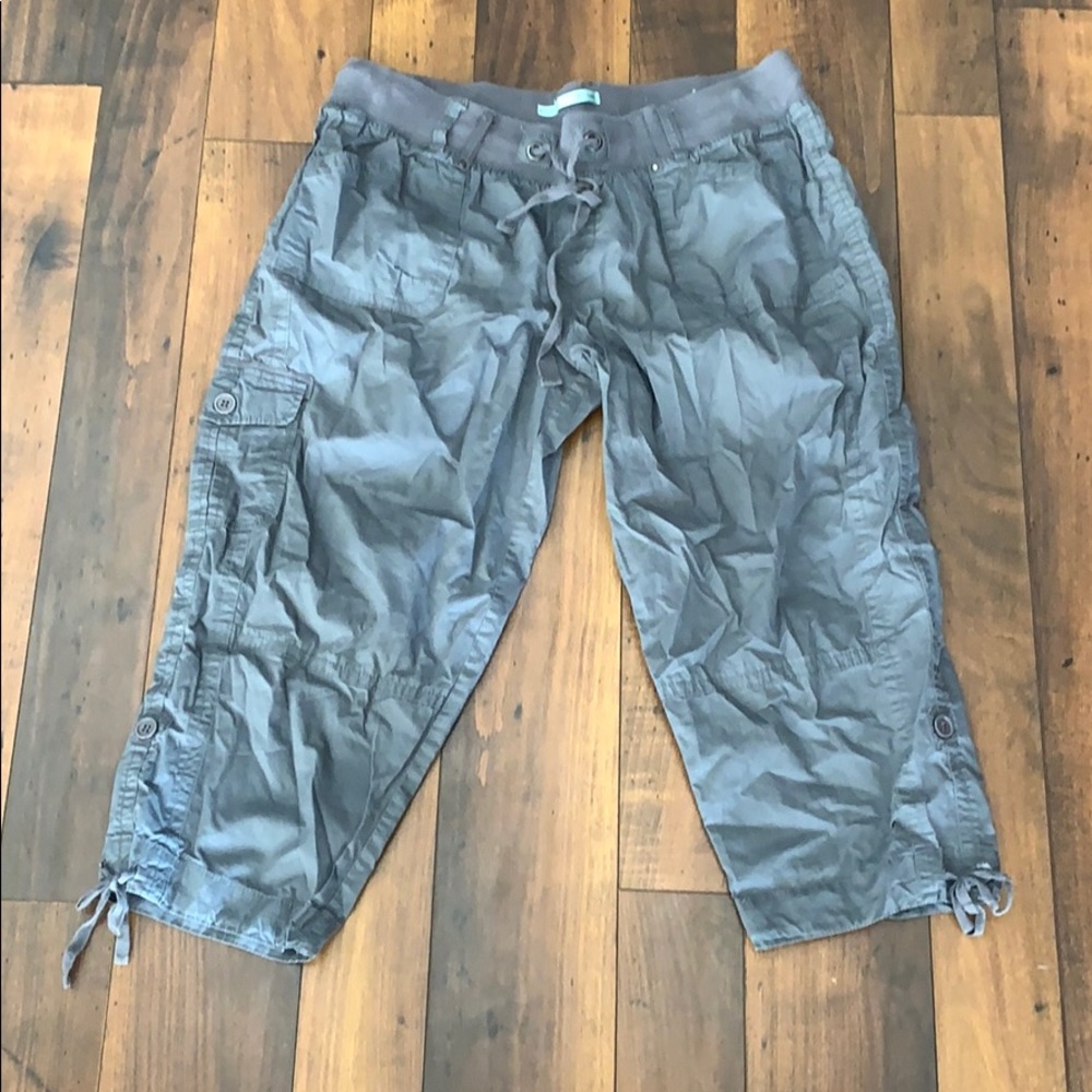 Maurice crop gray